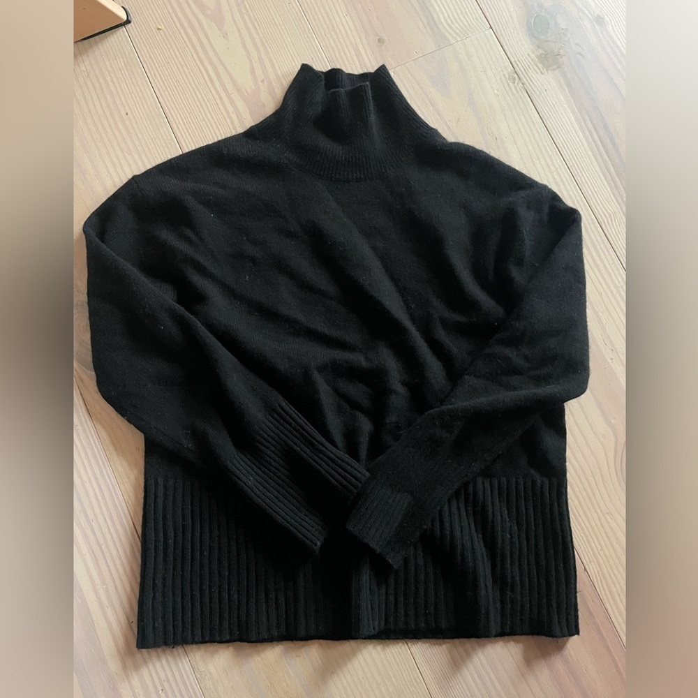 Everlane women’s mock neck sweater